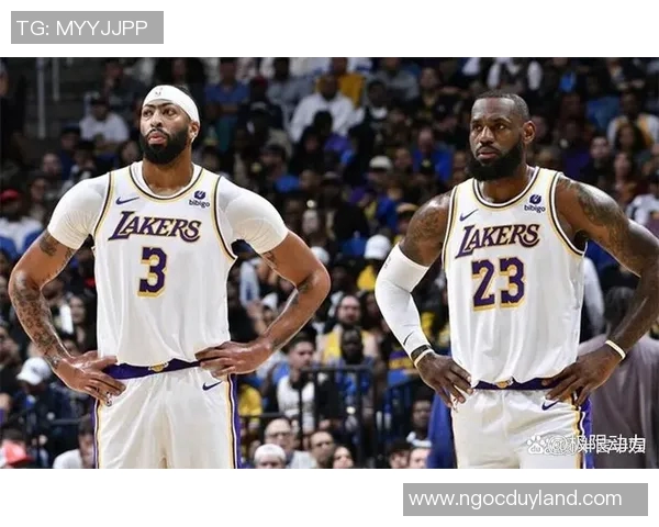 火箭队与湖人队前场篮板对决分析及关键数据解读