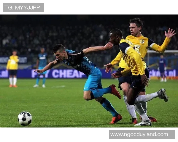 海牙与特温特对决前瞻分析双方近期状态及战术布局探讨